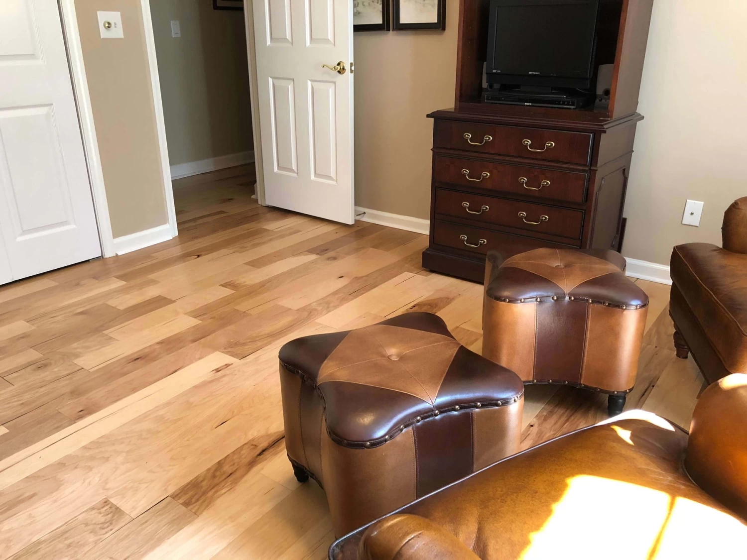 BuildDirect Hickory - Natural Hickory 1.5mm Thick RL X 5" Engineered Hardwood Flooring (17.5 Sq Ft Per Box) 6 BuildDirect Hickory - Natural Hickory 1.5mm Thick RL X 5" Engineered Hardwood Flooring (17.5 Sq Ft Per Box) - Image 6